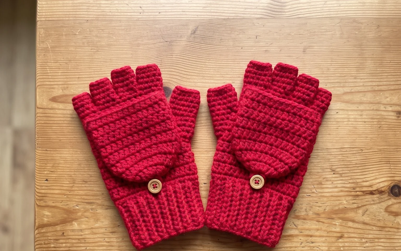 Easy Convertible Fingerless Gloves: Free Crochet Pattern